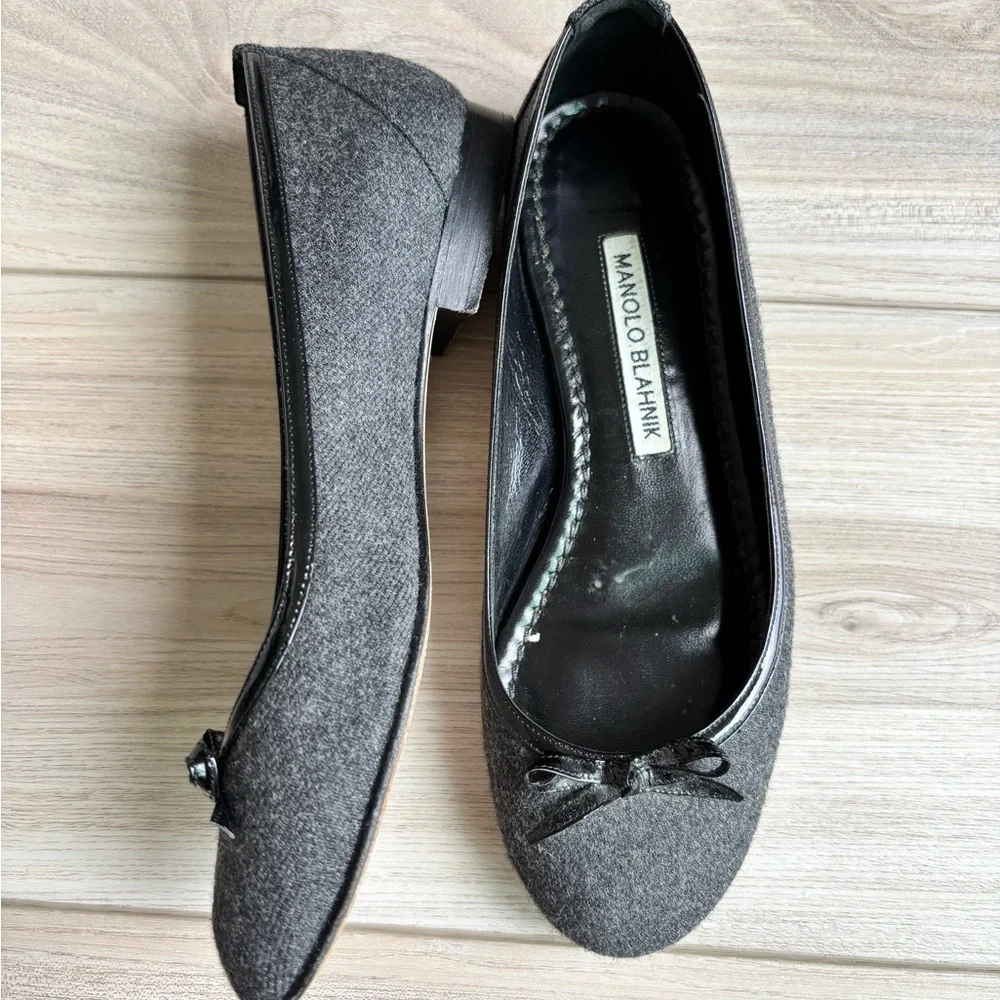 Manolo Blahnik Gray Flats with Bow Accent - Picture 2 of 3